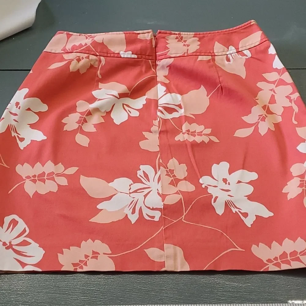 Rafaella skirt, size 8. Pink floral design. 97% cotton‎ 3%spandex. Barbiecore